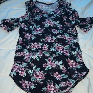 *NWT* Joe boxer floral off the shoulder shirt :)🌸